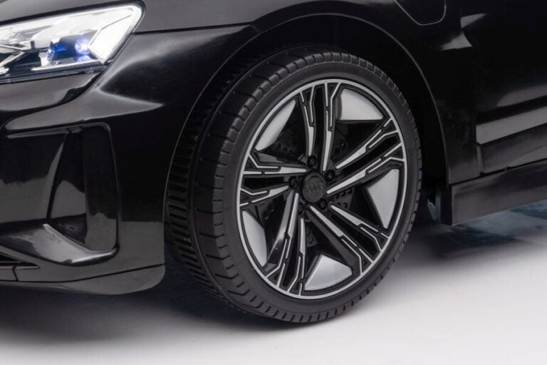 Audi E Tron Gt Mythos Black Auto Na Akumulator 6.jpg