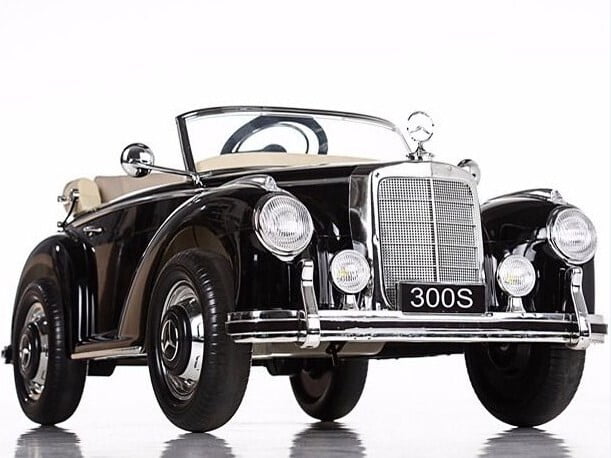 Mercedes Benz 300s Retro Auto Na Akumulator.jpg