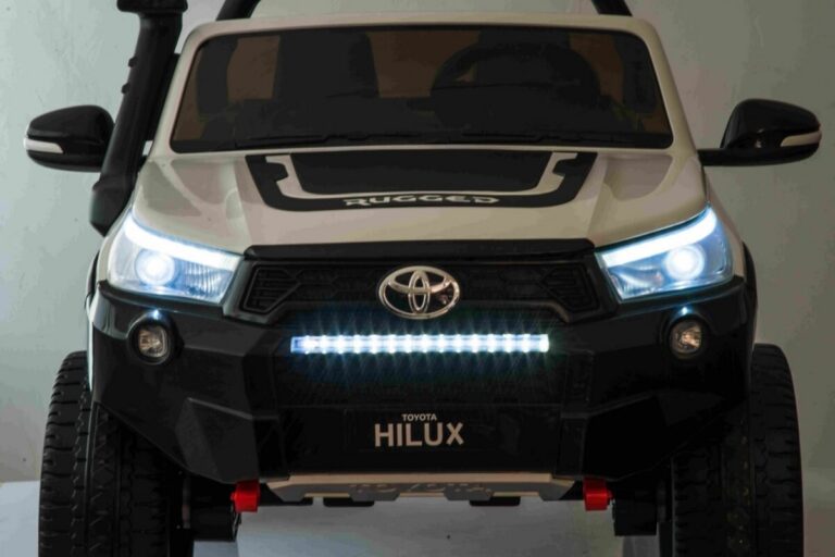 Toyota Hilux Bijela Auto Na Akumulator 10.jpg