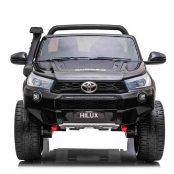 Toyota Hilux Crna Auto Na Akumulator 1.jpg