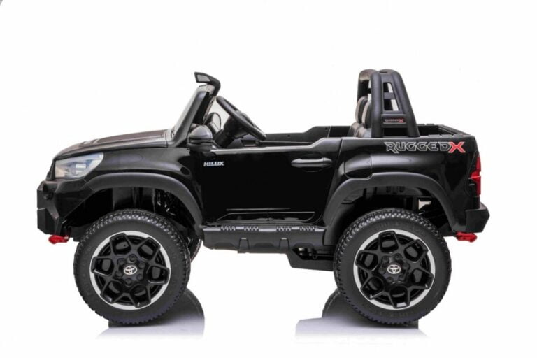 Toyota Hilux Crna Auto Na Akumulator 2.jpg