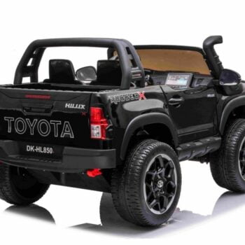 Toyota Hilux Crna Auto Na Akumulator 4.jpg